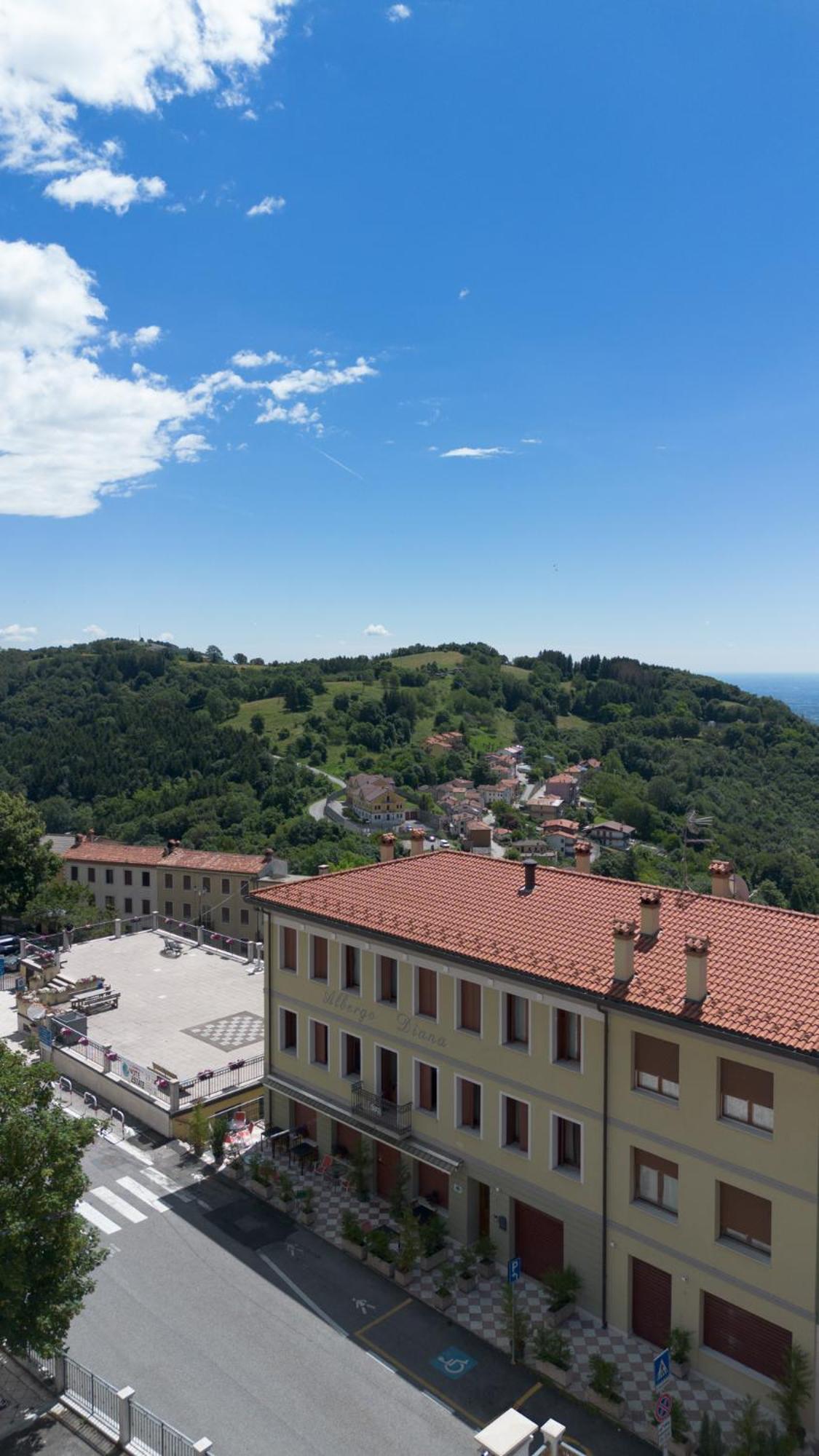 Diana Rooms Lusiana Exterior foto
